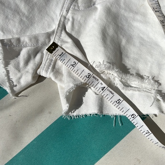 New We The Free Sophia Button Fly Distressed White Cut Off Denim Shorts size 25 - Picture 8 of 9
